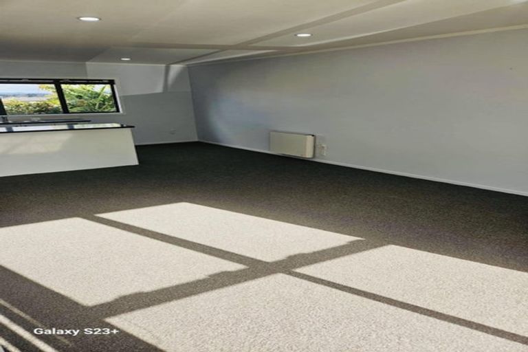 Photo of property in 12 Kevale Place, Manurewa, Auckland, 2102