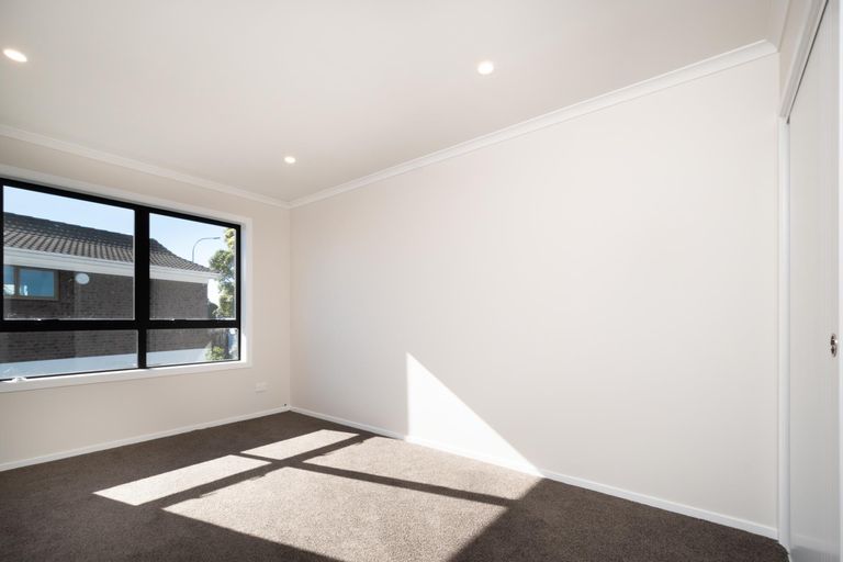 Photo of property in 2/65 College Road, Northcote, Auckland, 0627