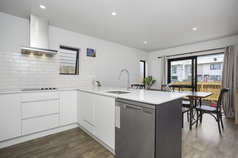 Photo of property in 38 Matawhanga Drive, Wattle Downs, Auckland, 2103