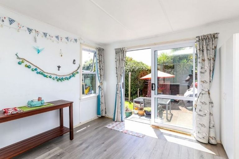 Photo of property in 17 Record Street, Fitzroy, New Plymouth, 4312