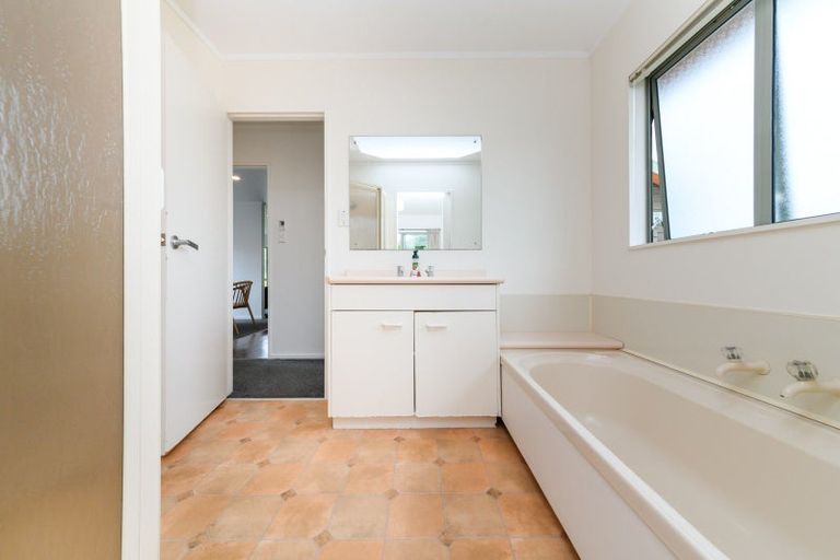 Photo of property in 42 Dalfield Place, Highbury, Palmerston North, 4412