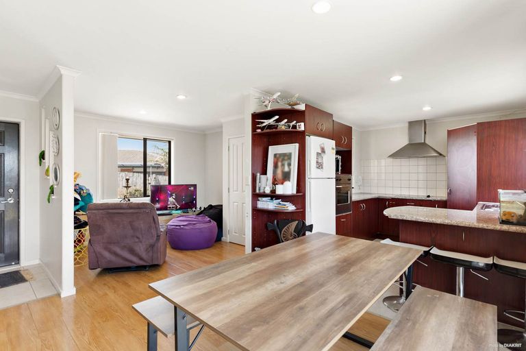 Photo of property in 37 Bellville Drive, Clendon Park, Auckland, 2103