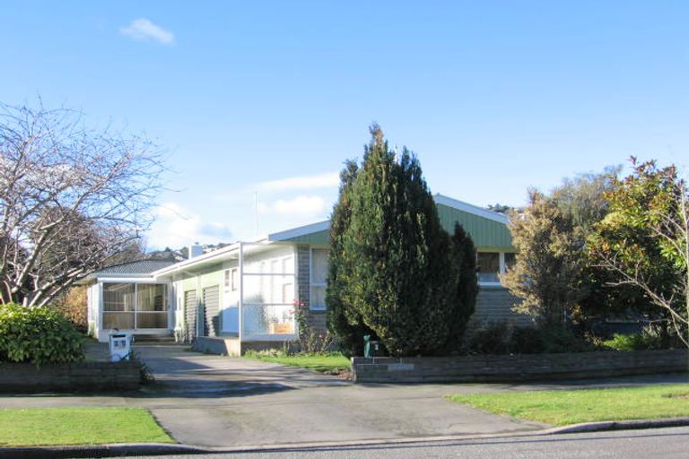 Photo of property in 1/11 Landsdowne Terrace, Cashmere, Christchurch, 8022