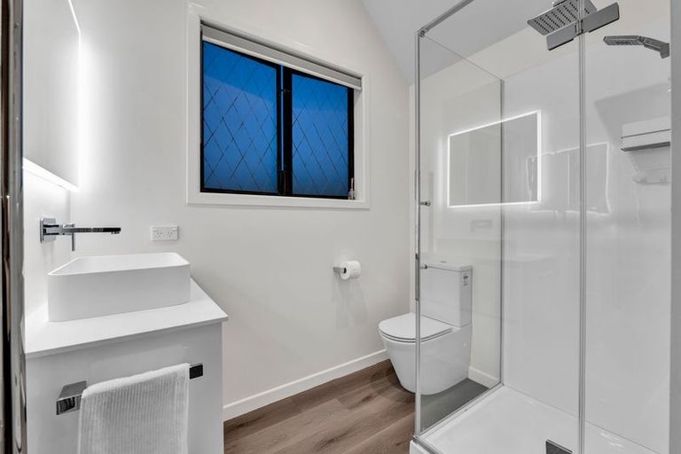 Photo of property in 76a Paynters Avenue, Strandon, New Plymouth, 4312