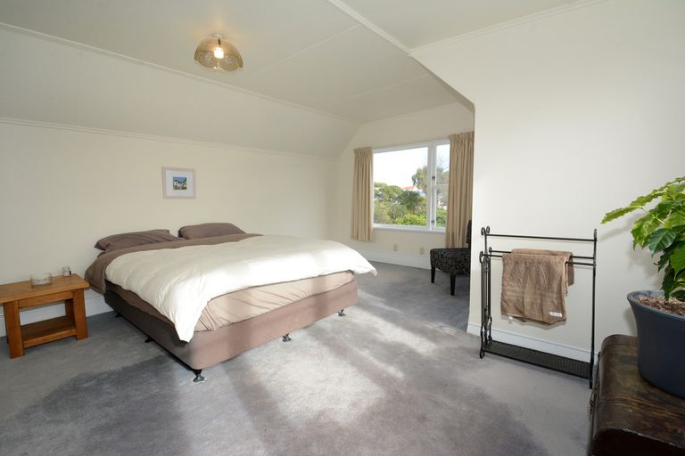 Photo of property in 120 Hargest Crescent, Saint Clair, Dunedin, 9012