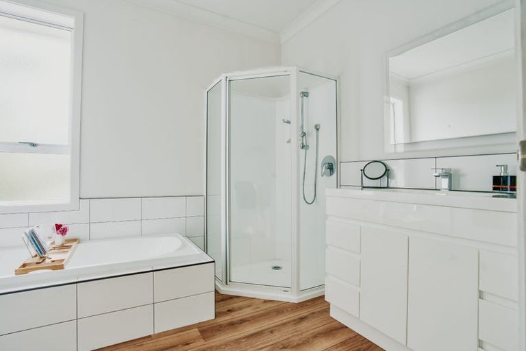 Photo of property in 18 Johnson Street, Milton, 9220