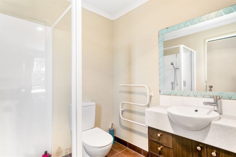 Photo of property in 70 South Kensington Way, Henderson, Auckland, 0612