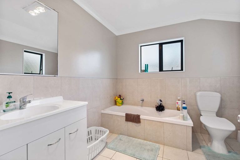 Photo of property in 63a Redoubt Road, Goodwood Heights, Auckland, 2105