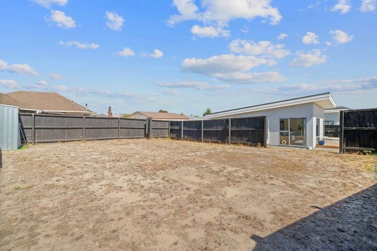 Photo of property in 9a Cuffs Road, Wainoni, Christchurch, 8061