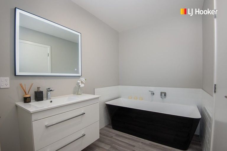 Photo of property in 17 Rodeo Place, Outram, 9019