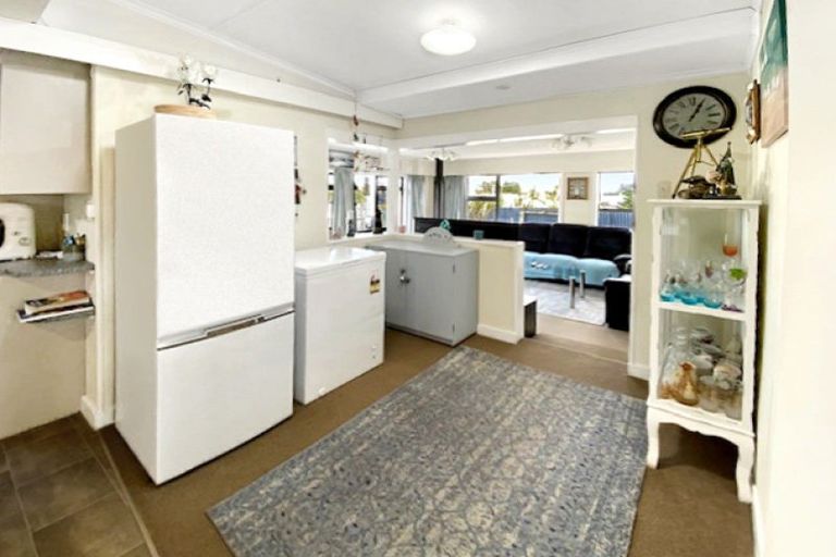 Photo of property in 15 Mack Street, Foxton Beach, Foxton, 4815