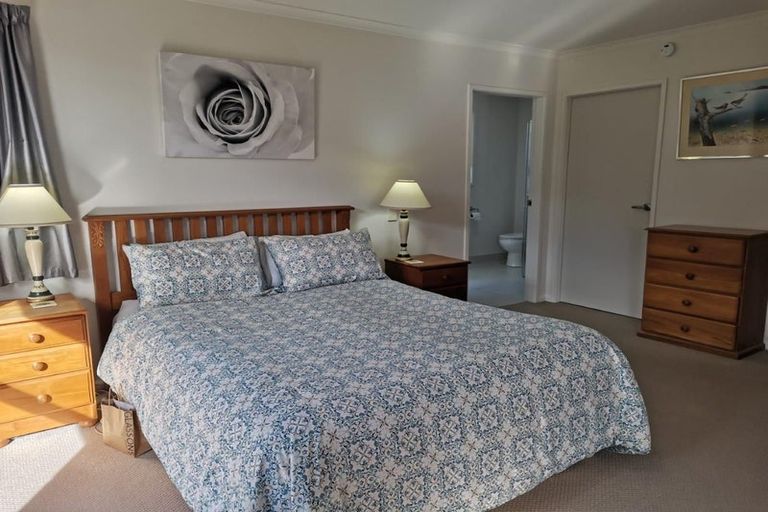 Photo of property in 5 Kowi Lakes Drive, One Tree Point, 0118