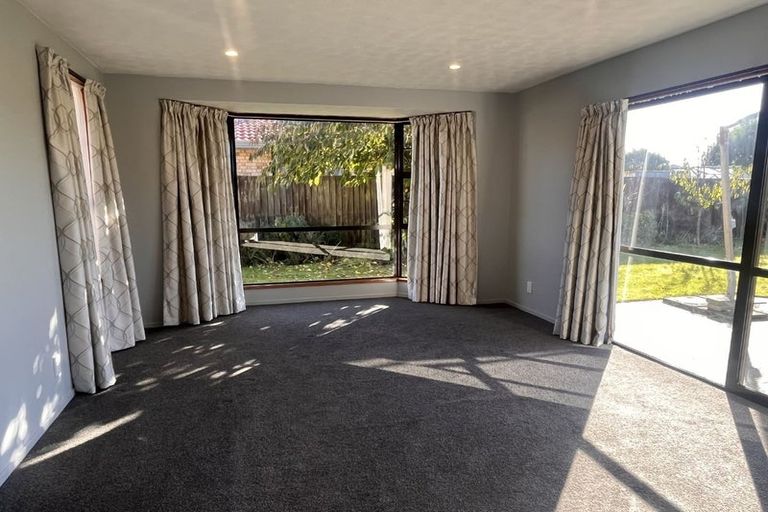 Photo of property in 32 Karnak Crescent, Russley, Christchurch, 8042
