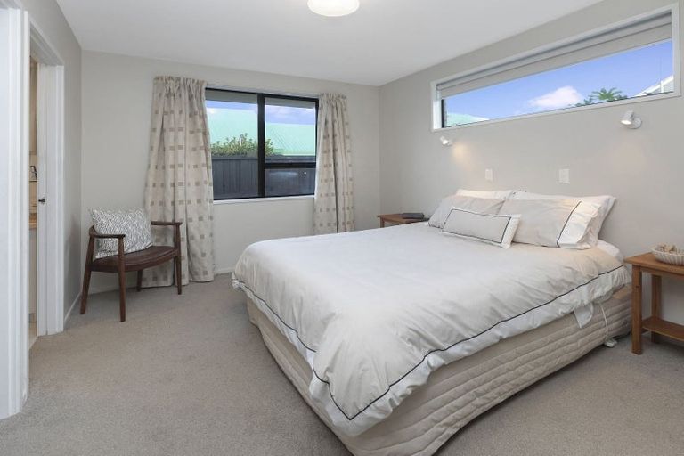 Photo of property in 9 Harkness Place, Avonhead, Christchurch, 8042