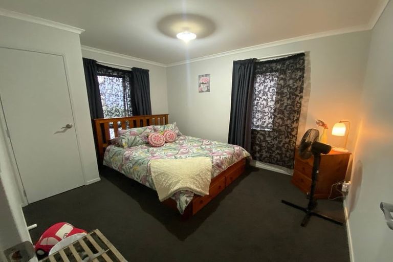 Photo of property in 57 Becker Drive, Weymouth, Auckland, 2103