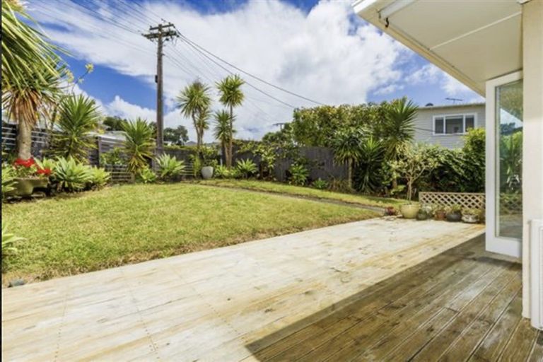 Photo of property in 2/14 Cassino Street, Bayswater, Auckland, 0622