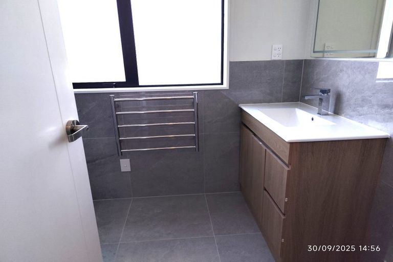 Photo of property in 4 Chatsworth Crescent, Pakuranga Heights, Auckland, 2010