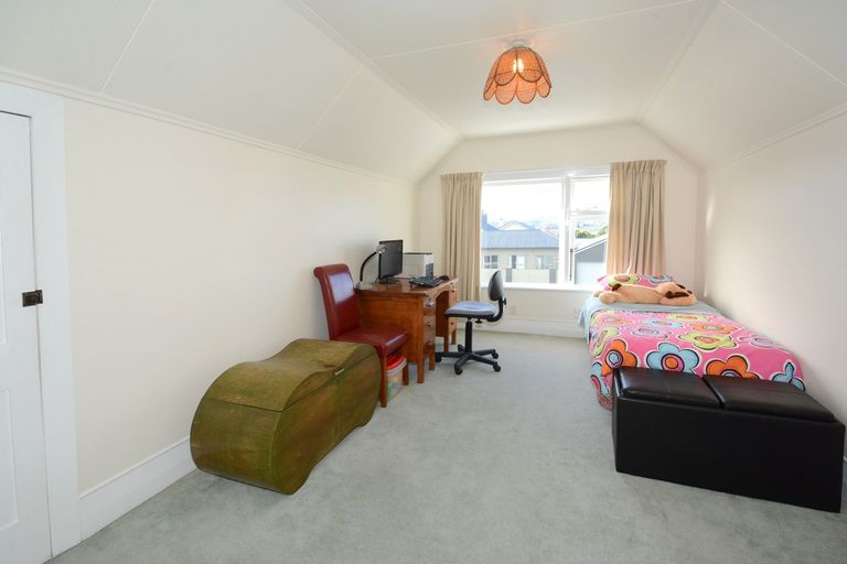 Photo of property in 120 Hargest Crescent, Saint Clair, Dunedin, 9012