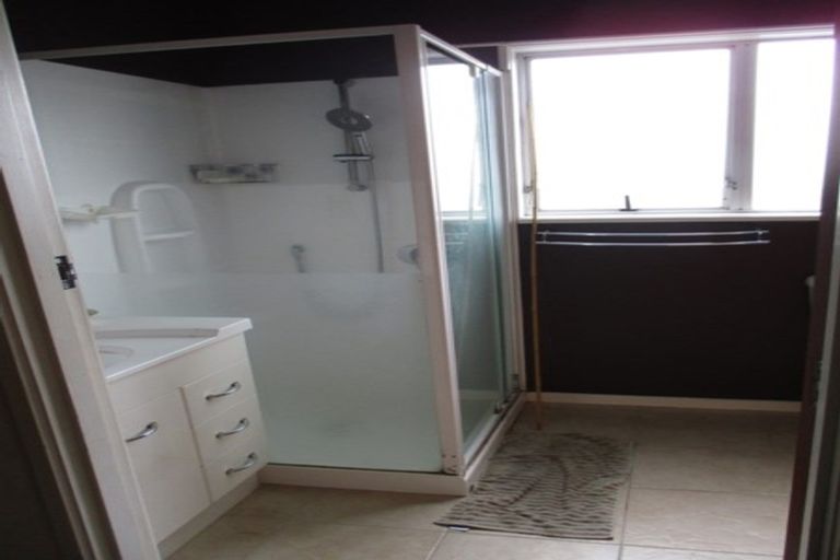 Photo of property in 98 Gossamer Drive, Pakuranga Heights, Auckland, 2010