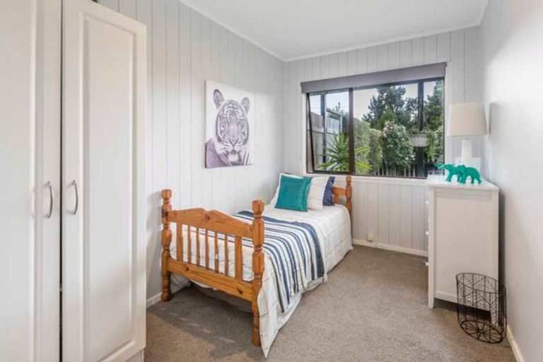 Photo of property in 1 Gails Drive, Okura, Auckland, 0792