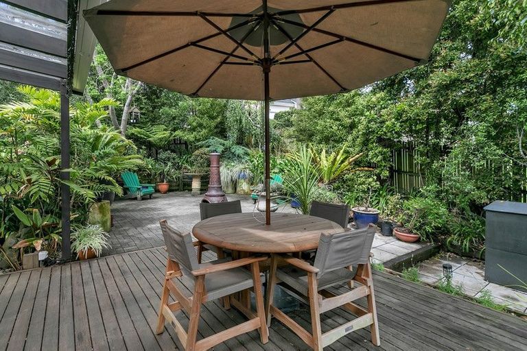 Photo of property in 1/1 Tern Place, Unsworth Heights, Auckland, 0632