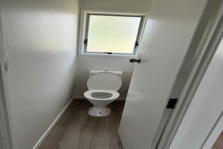 Photo of property in 3/11a Bayside Avenue, Te Atatu Peninsula, Auckland, 0610