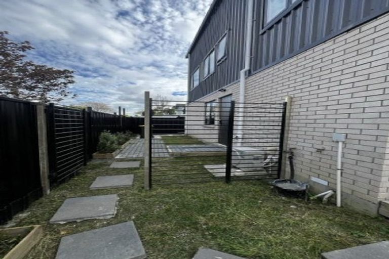 Photo of property in 1/21 Newham Place, Henderson, Auckland, 0612