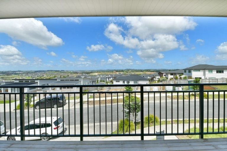 Photo of property in 58 Ascension Crescent, Orewa, 0931