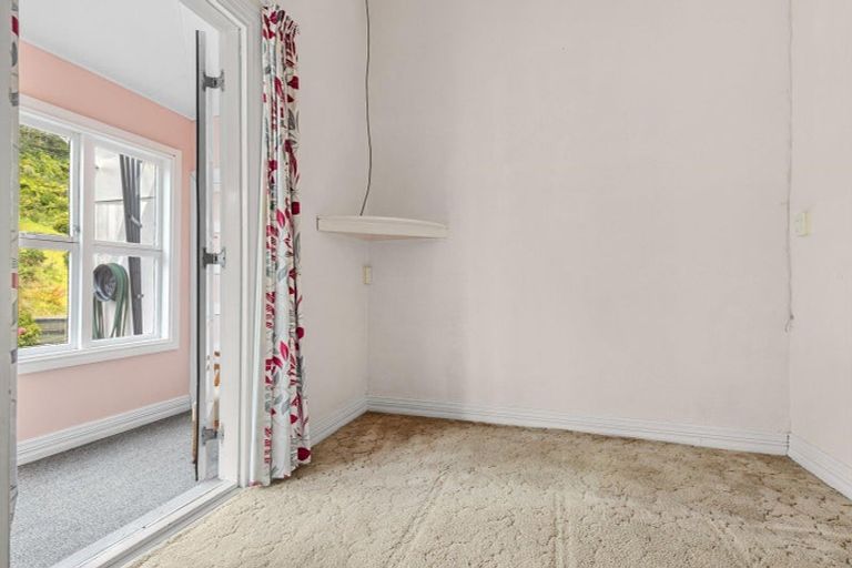 Photo of property in 10 North Street, Mokau, 4376