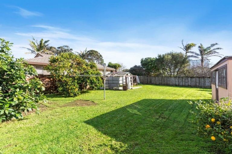 Photo of property in 17 Pine Road, Orewa, 0931