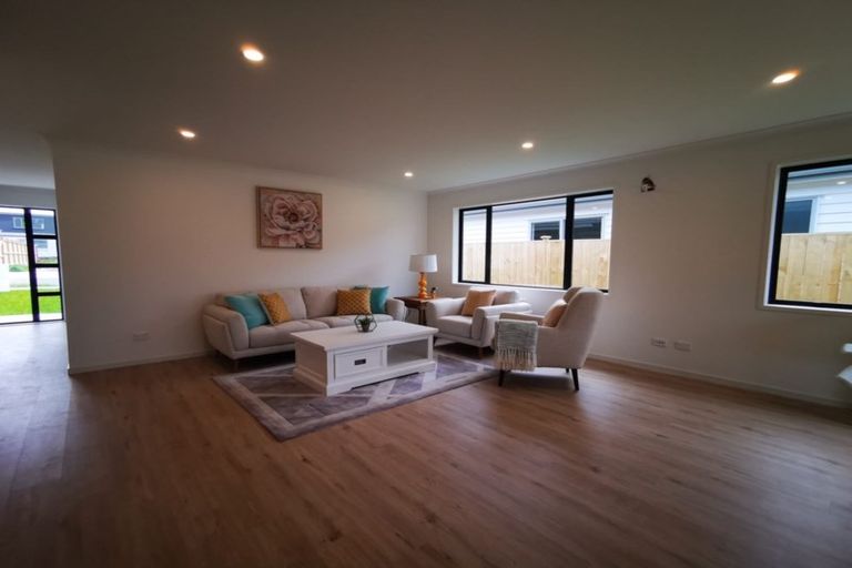 Photo of property in 12 Ropere Street, Kumeu, 0810
