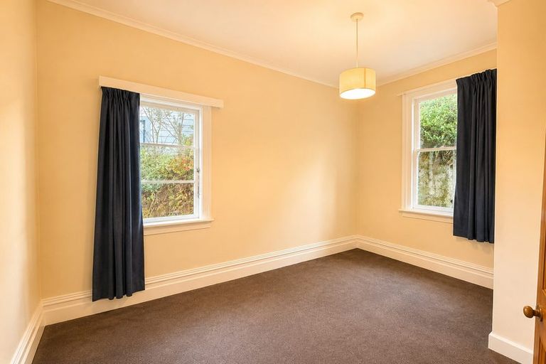 Photo of property in 143 Wadestown Road, Wadestown, Wellington, 6012