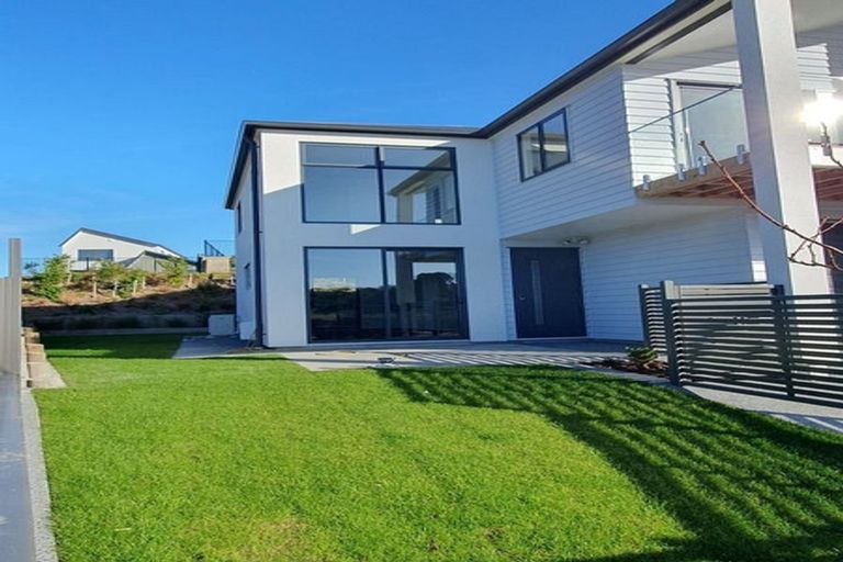 Photo of property in 1 Koreke Close, Kenepuru, Porirua, 5022