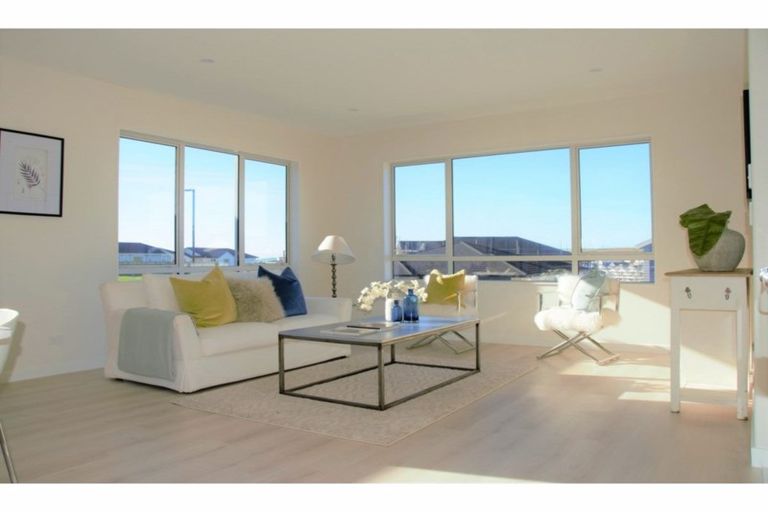 Photo of property in 98 Godfrey Drive, Orewa, 0931