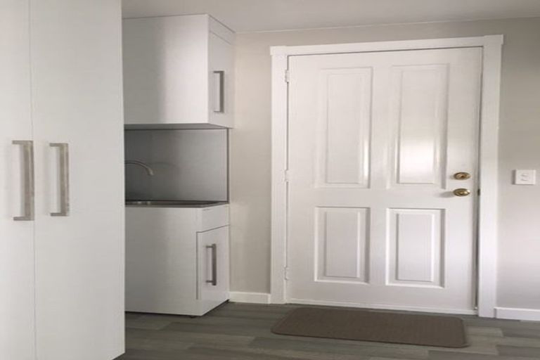 Photo of property in 27 Rugby Road, Birkenhead, Auckland, 0626