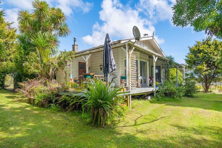 Photo of property in 1021 Kahikatea Flat Road, Waitoki, Kaukapakapa, 0871