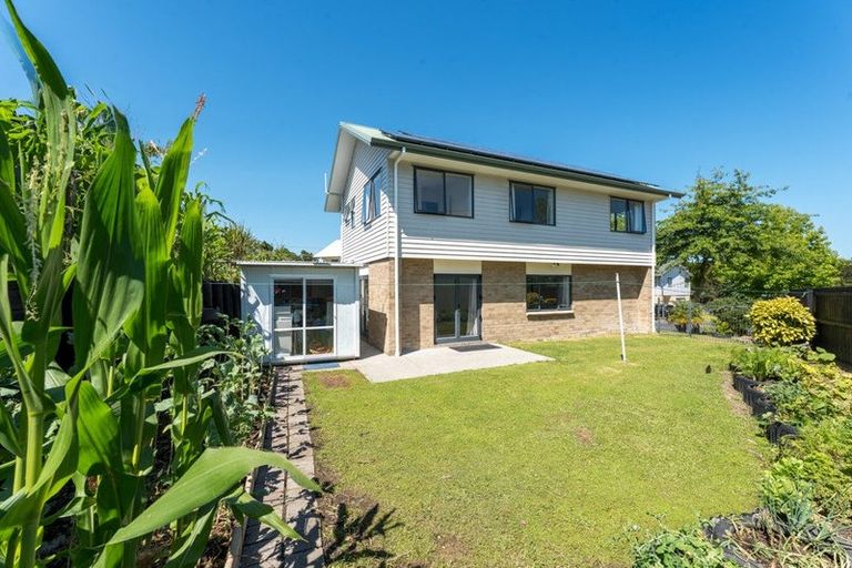 Photo of property in 16 Pyramid Place, Glen Eden, Auckland, 0602