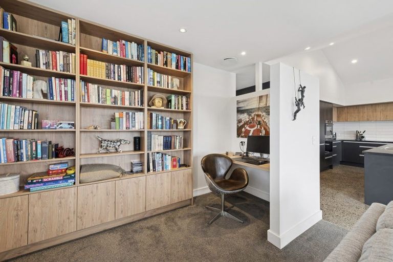 Photo of property in 5 Azalea Lane, Waipahihi, Taupo, 3330