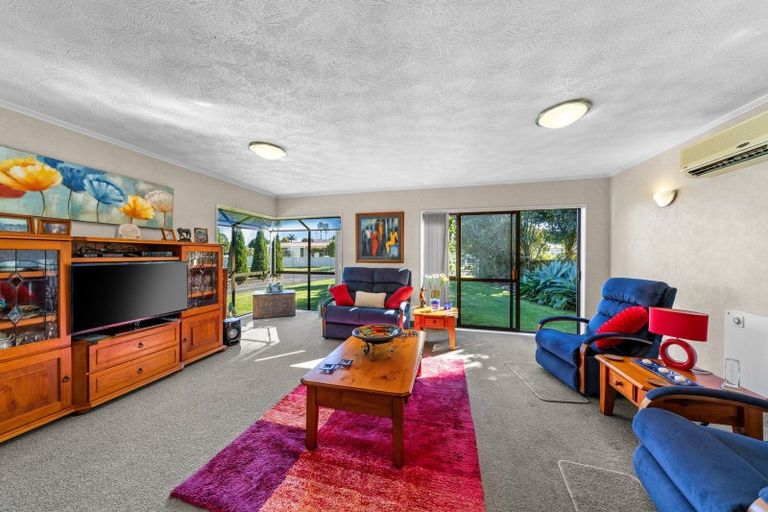 Photo of property in 19a Litchfield Place, Clarks Beach, 2122