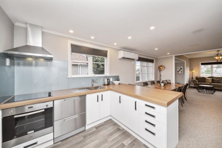 Photo of property in 38 Dixon Avenue, Hawera, 4610