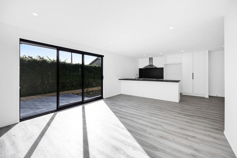 Photo of property in 120 Seaview Road, Westown, New Plymouth, 4310