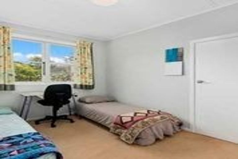 Photo of property in 49 Taylor Terrace, Tawa, Wellington, 5028