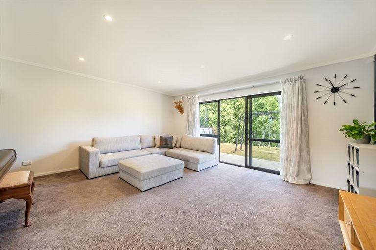 Photo of property in 6 Jade Crescent, Timberlea, Upper Hutt, 5018