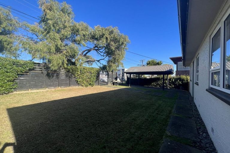 Photo of property in 1/9 Corrella Road, Belmont, Auckland, 0622