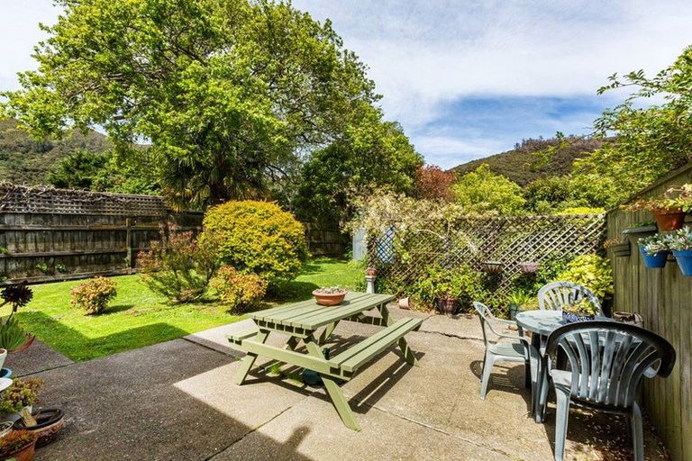 Photo of property in 21 Feist Street, Naenae, Lower Hutt, 5011