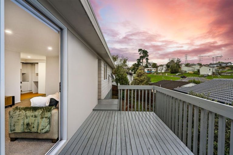 Photo of property in 24 Halloran Place, Massey, Auckland, 0614