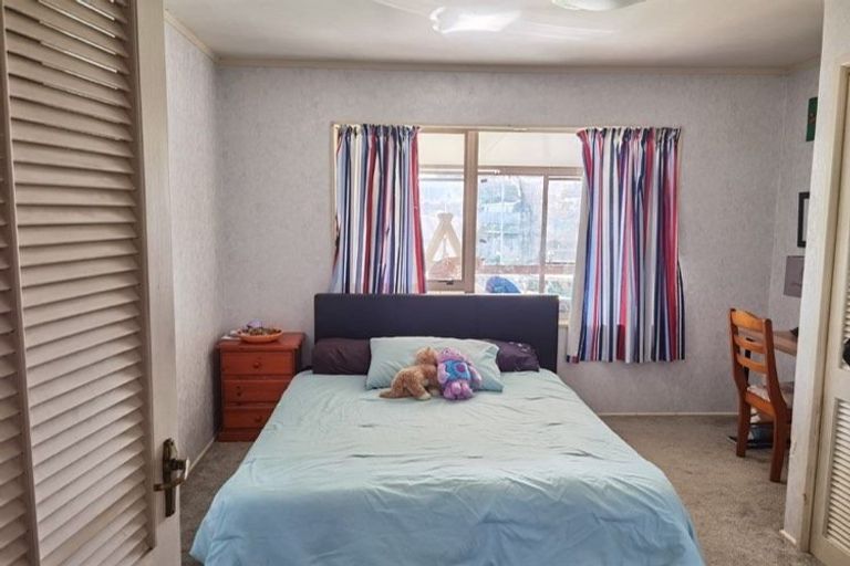 Photo of property in 16 Mirrabooka Avenue, Botany Downs, Auckland, 2010