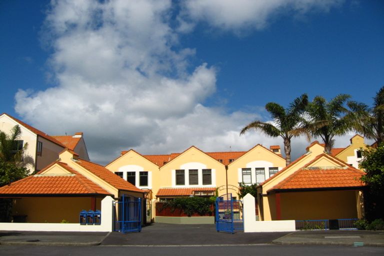 Photo of property in 36 Harbour Village Drive, Gulf Harbour, Whangaparaoa, 0930