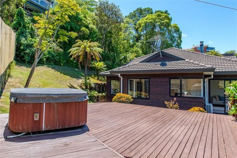 Photo of property in 2/6 Honeysuckle Lane, Mairangi Bay, Auckland, 0630