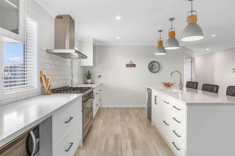 Photo of property in 16 Schooner Drive, Whitby, Porirua, 5024